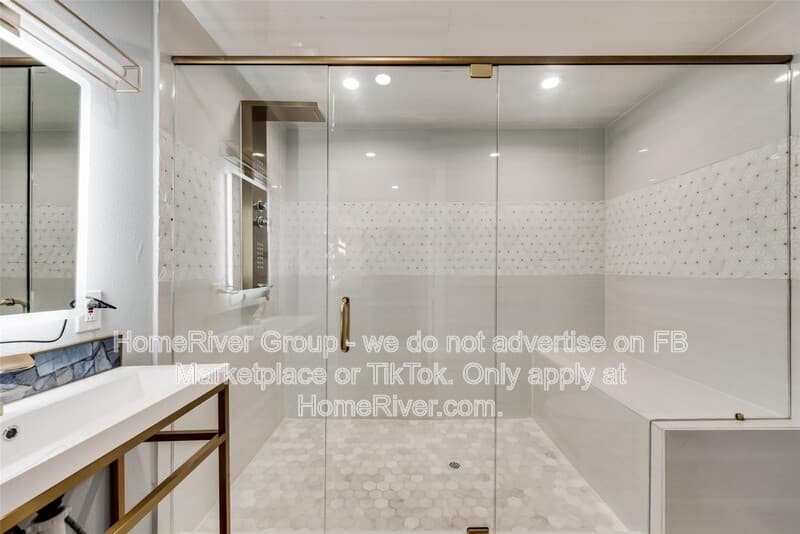 Dallas House: 1124 E 11th St