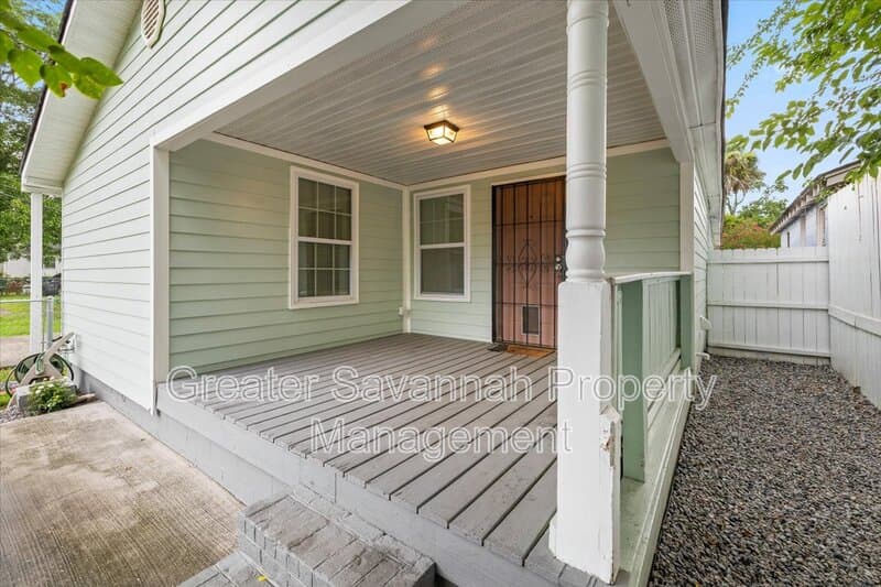 Savannah House: 705 West 47th Street