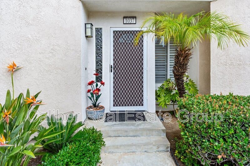 Anaheim Townhome: 1037 S Daybreak Ct