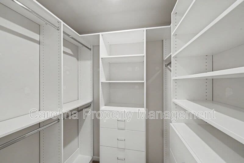 Charlotte House: 6042 Cutwater Cir