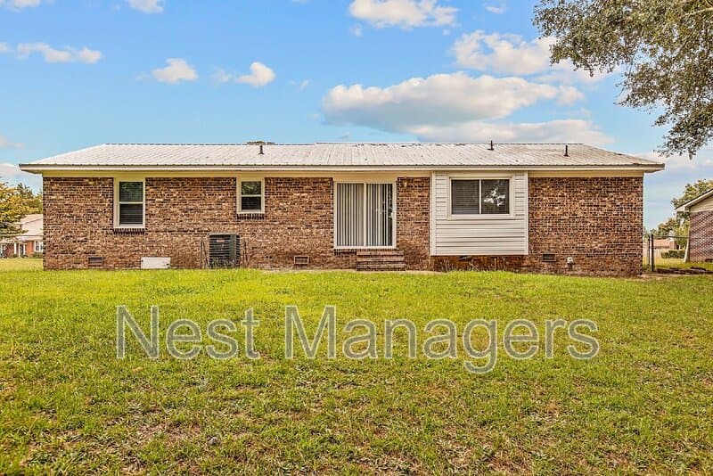 Fayetteville House: 124 Golf Drive