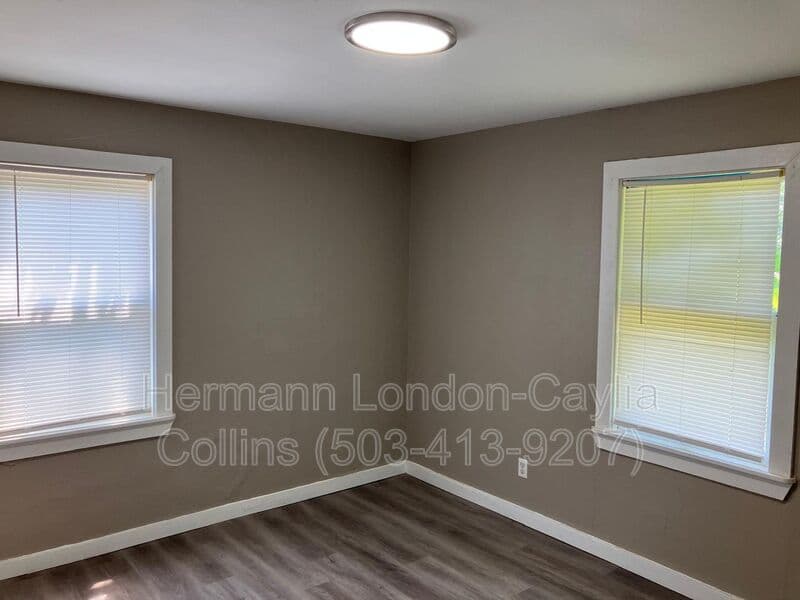 Saint Louis House: 9859 Vickie Pl