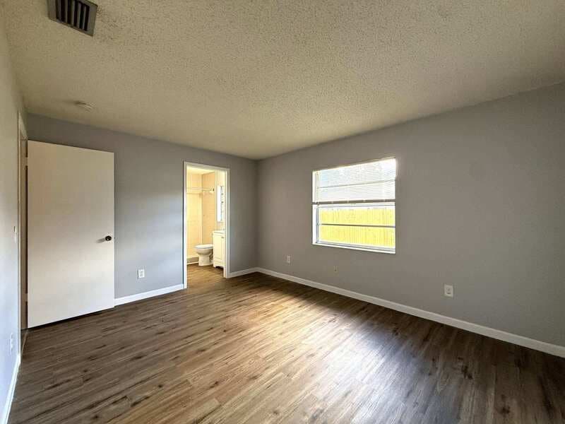 Brandon Condo: 3202 Bloomingdale Villas Court -3202