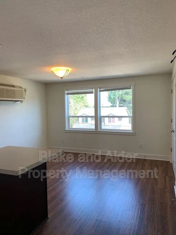 Portland House: 8211 N Montana Ave