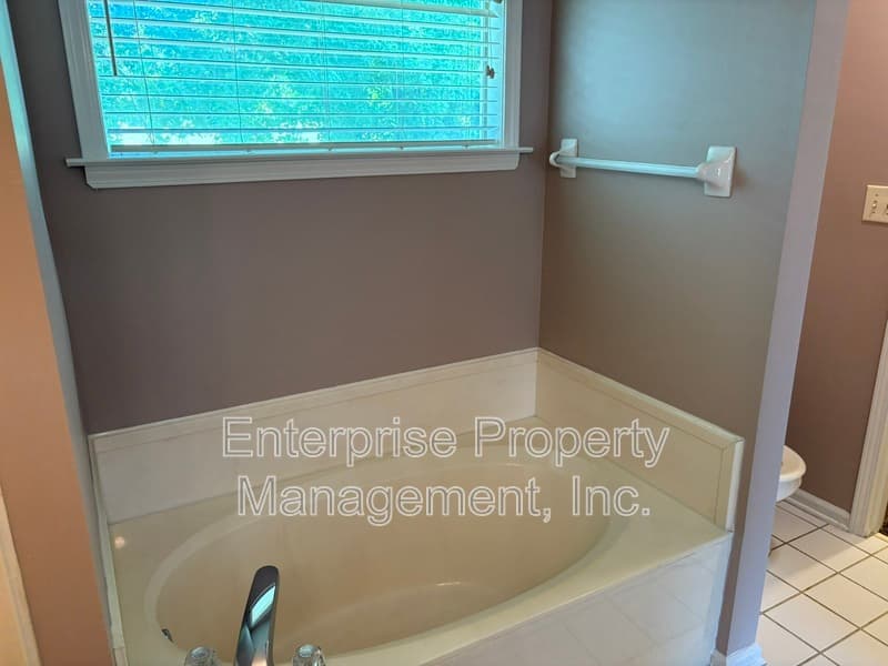 Memphis House: 4003 N Tonya Marie Cv