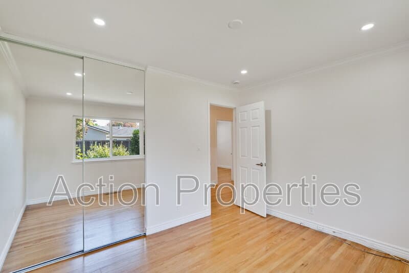 Mountain View House: 3426 Woodstock Lane