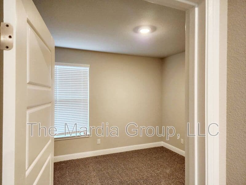 Denton House: 2320 Ruff Rd