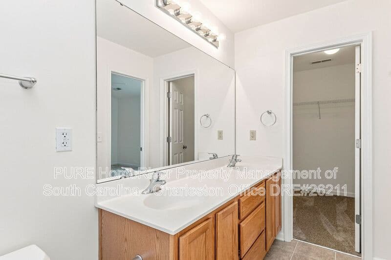 Goose Creek House: 240 Jackson St