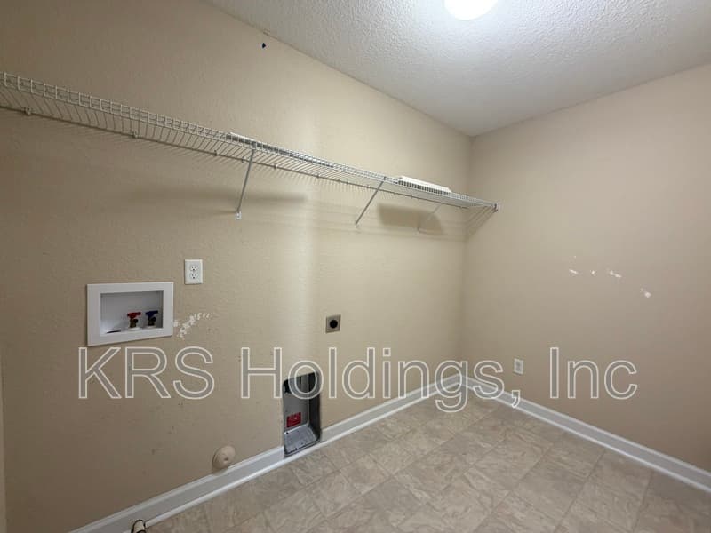 Portsmouth House: 214 Harmony Dr