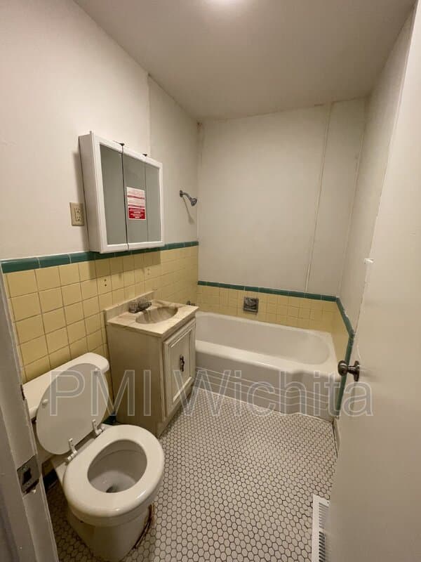 Wichita Condo: 2323 S Belmont St