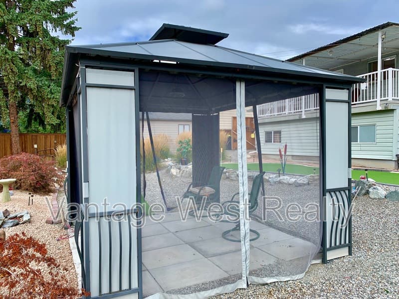 Kelowna House: 2677a Springfield Rd