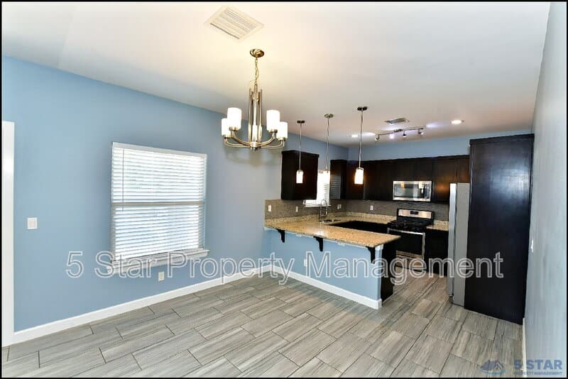 El Paso House: 14972 Louis Baudoin !!
