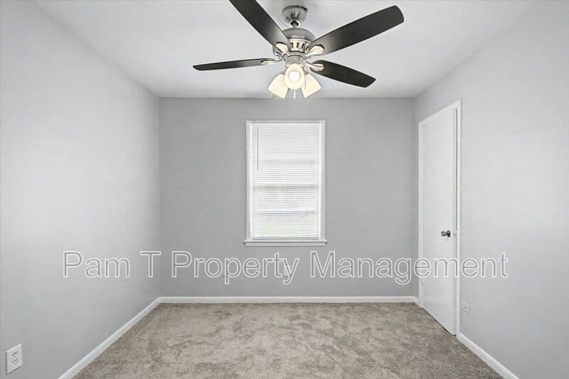 Savannah House: 2619-A Livingston Ave.