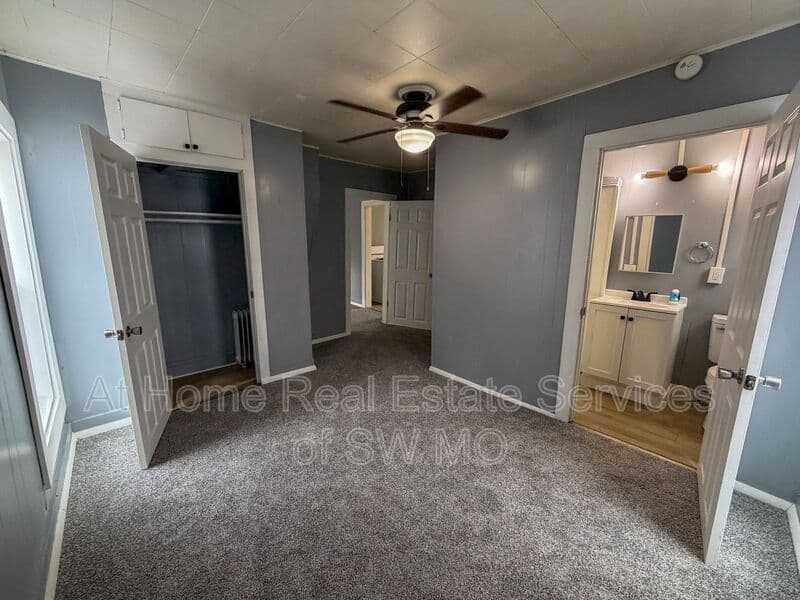 Springfield House: 521 W High St