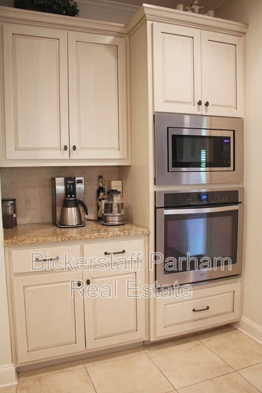 Columbus House: 7165 Bridgemill Drive