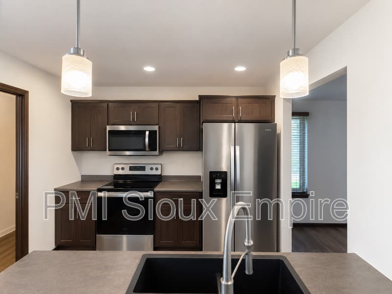 Sioux Falls Townhome: 9600 W Broek Dr