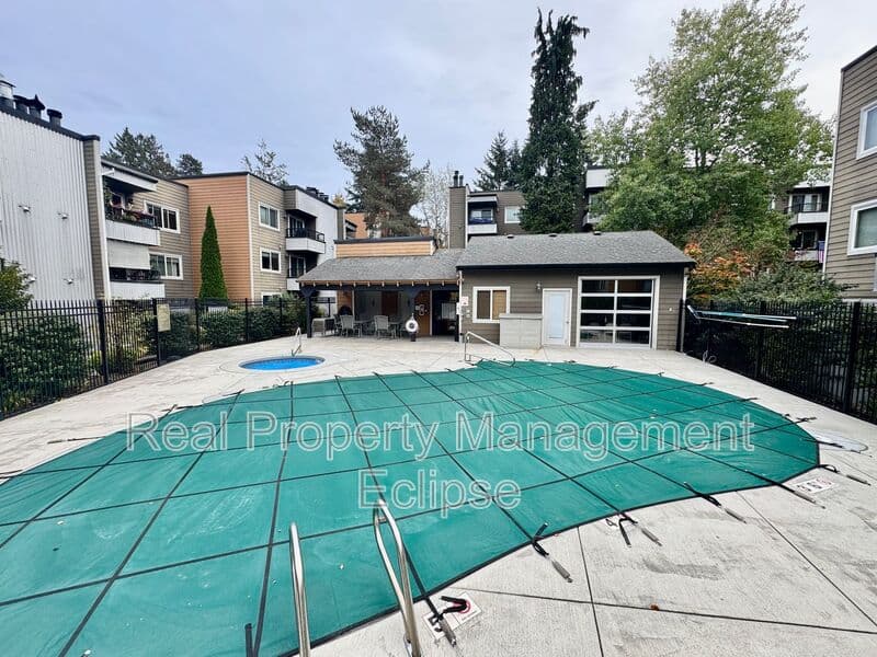 Kirkland House: 746 Kirkland Circle F102