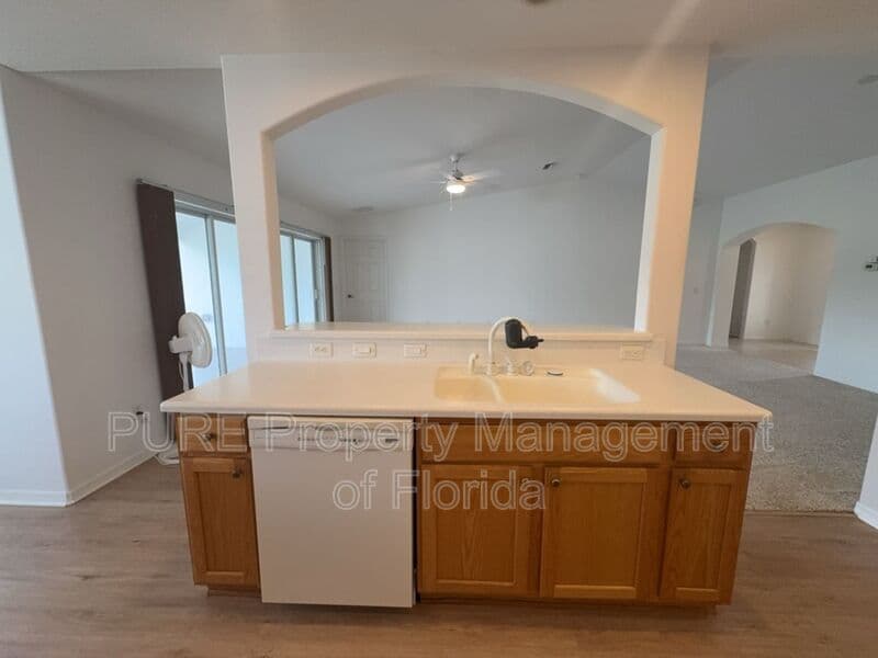 Ocala House: 15939 SW 14th Avenue Rd