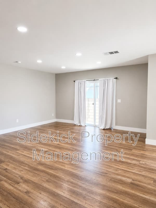 Whittier House: 11443 Dicky St