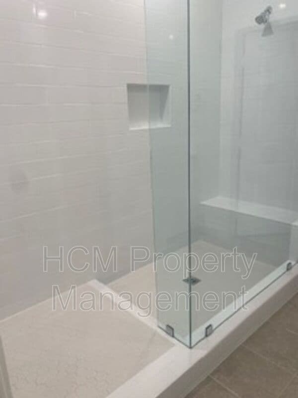 Lake Forest House: 437 Palermo