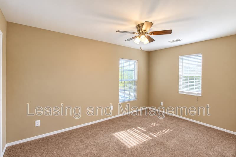 North Charleston House: 8811 Kellum Drive