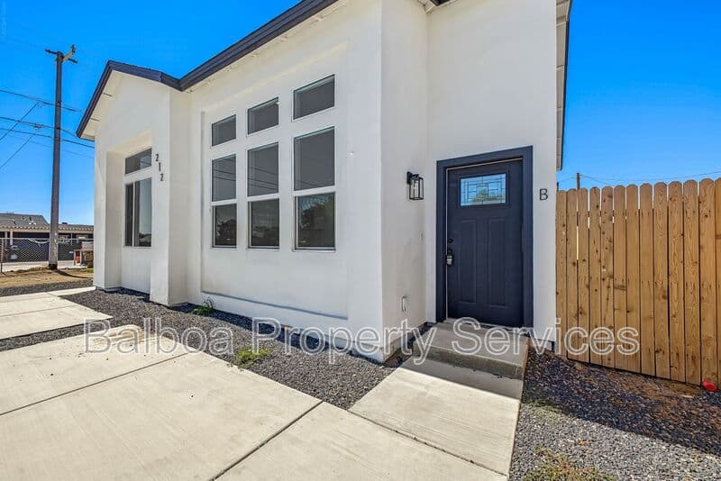 Buckeye Condo: 212 2nd Ave E