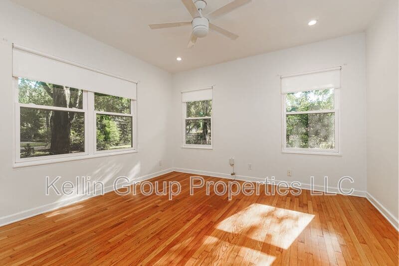 Lakeland House: 1203 Easton Dr