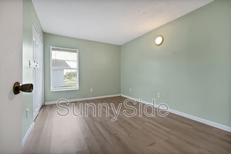 Orlando Condo: 915 W. Oak Ridge Road