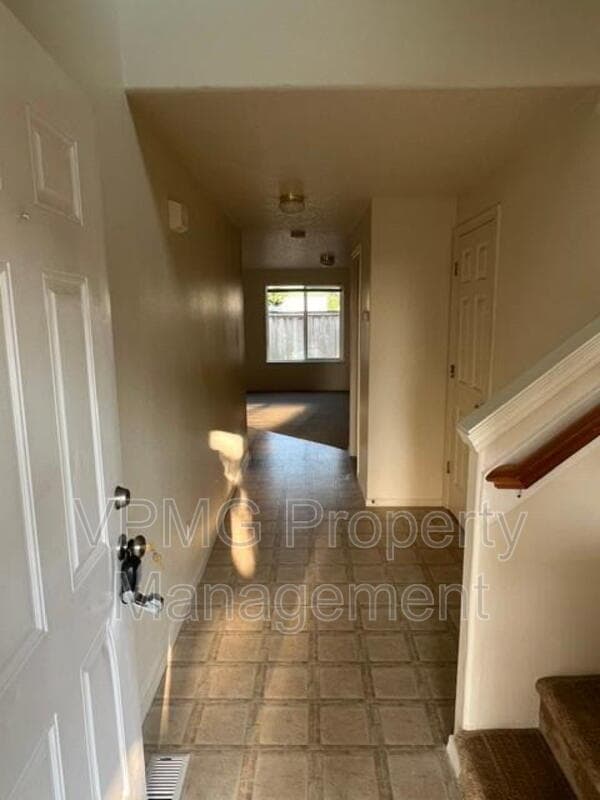 Vancouver House: 6402 NE 139th Ct