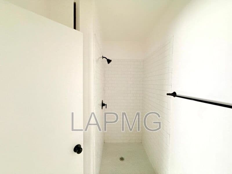 Los Angeles House: 1426 South Point View