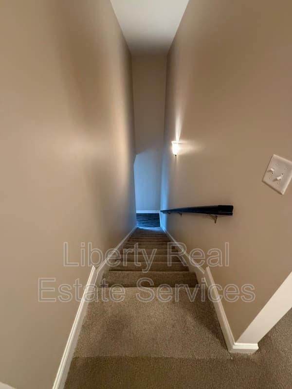 Hinesville House: 224 Whipple Ave
