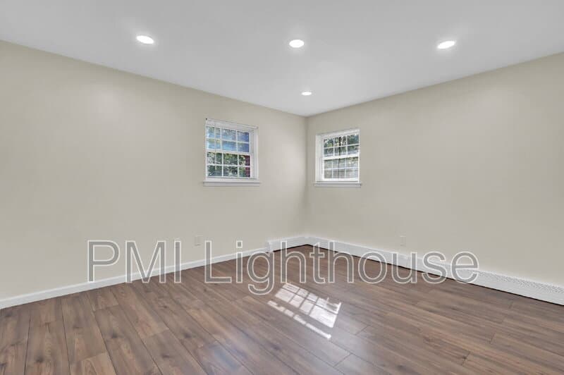 Huntington Station House: 164 W 19th St