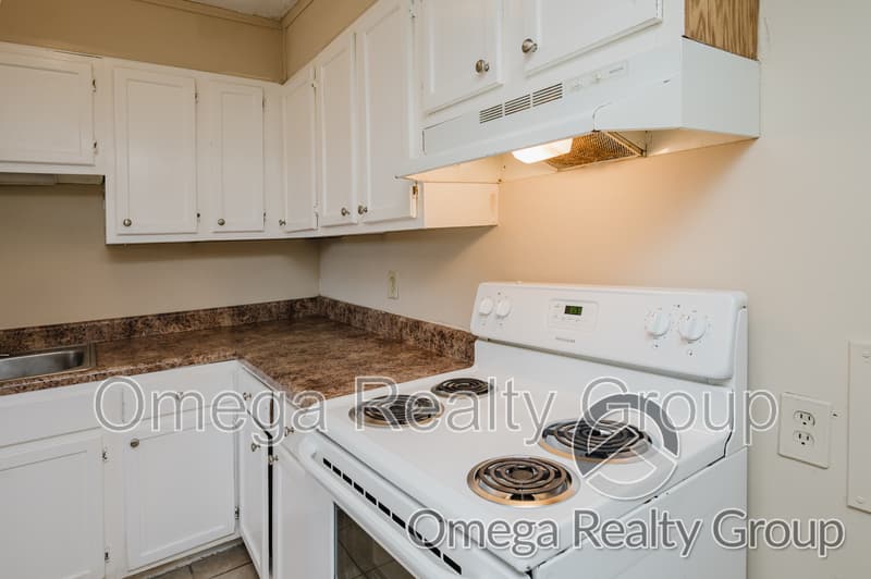 Leeds Condo: 8010 4th Ave
