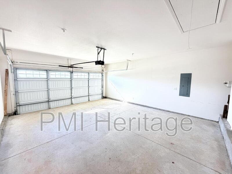 Pea Ridge House: 256 Hunt Street