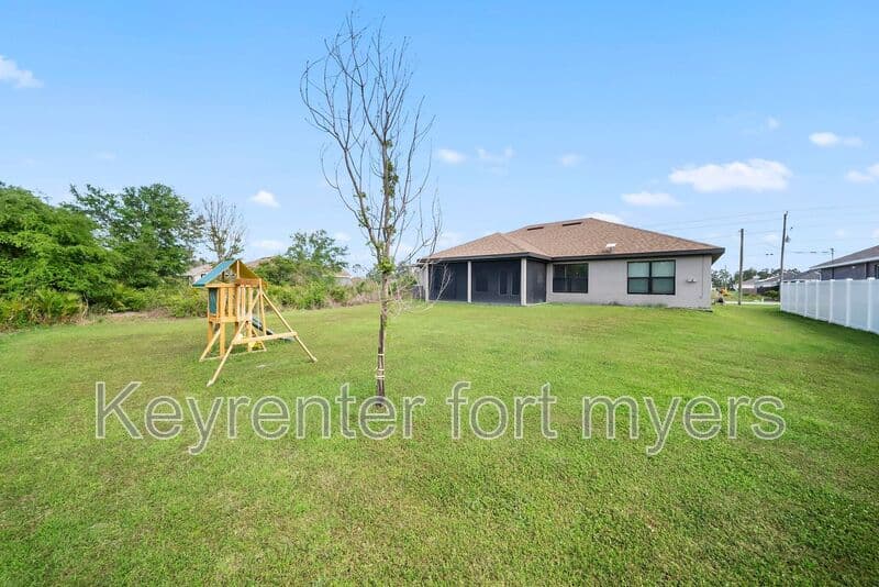 Lehigh Acres House: 490 Windermere Dr