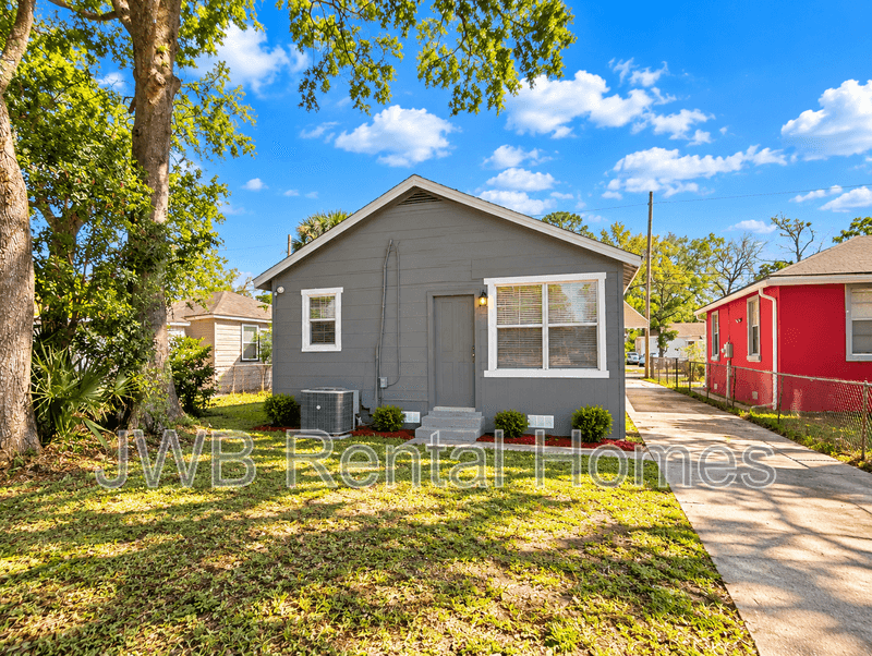 Jacksonville House: 1530 10th St W