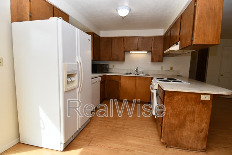 Roseburg House: 187 Georginna Dr