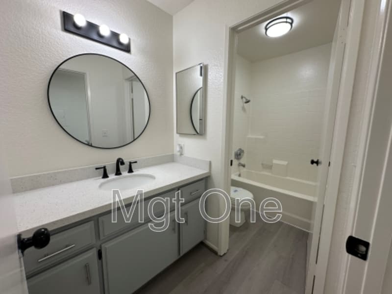 Irvine House: 124 Greenmoor