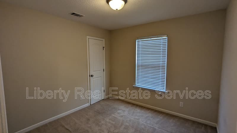 Hinesville House: 1318 Evergreen Trl