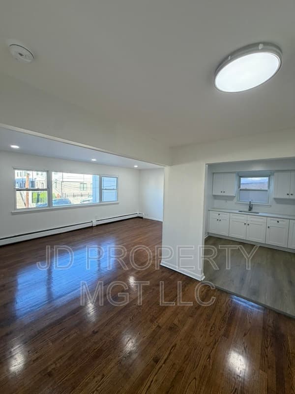FAIRVIEW Condo: 458 WALKER STREET - 2