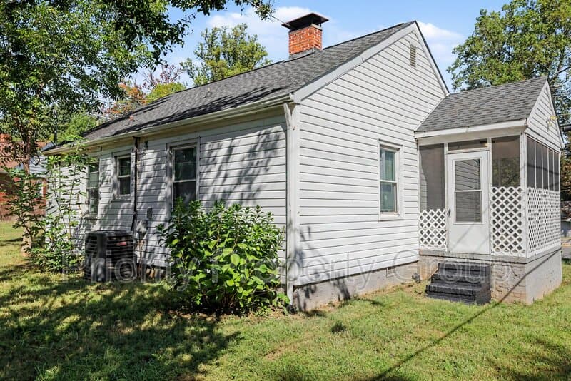 Charlotte House: 1317 Remount Road