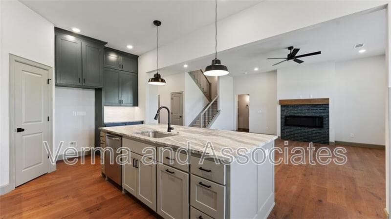 Centerton House: 1221 Mammoth St
