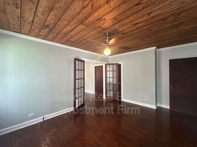 Shreveport House: 3349 Alexander Ave