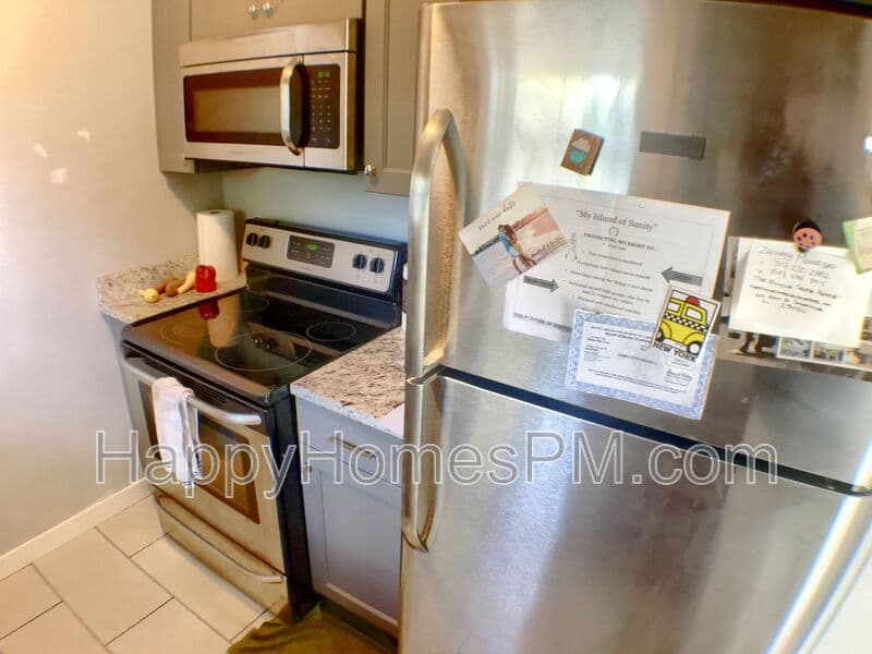 Charleston House: 1556 Kemper Avenue