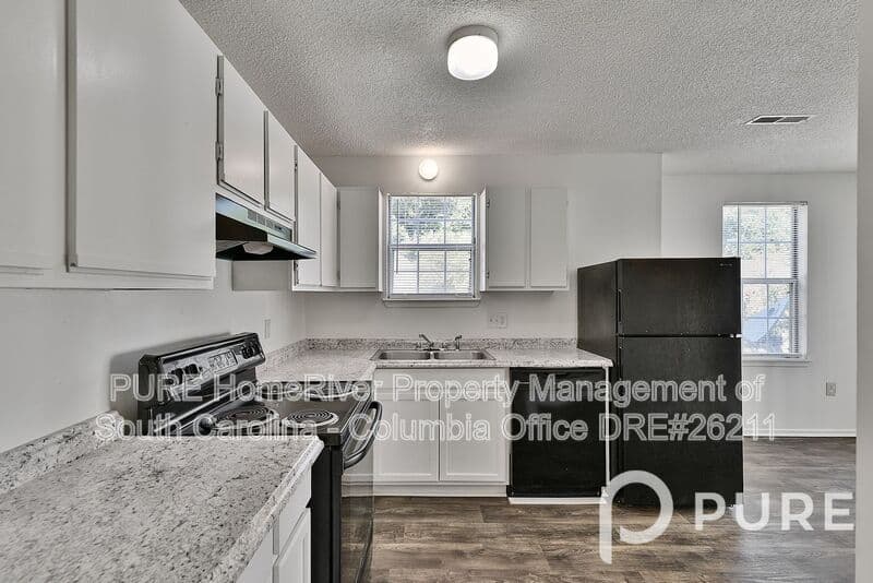 West Columbia House: 1290 Hulon Circle