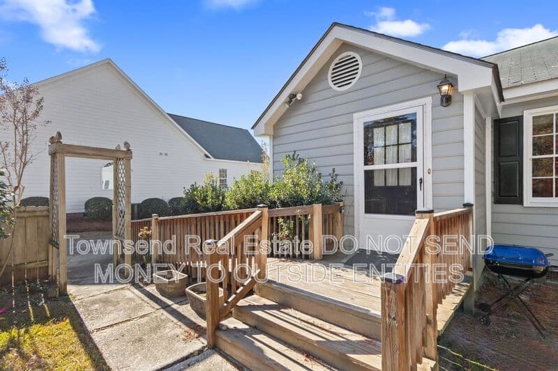 Fayetteville House: 315 Fairfield Dr.