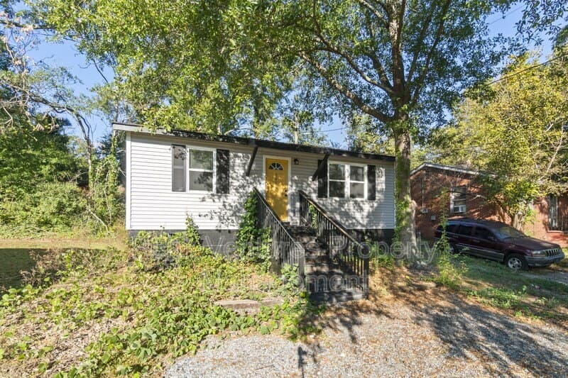 Spartanburg House: 840 S Liberty St
