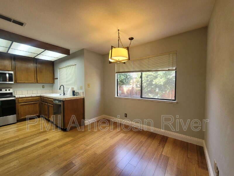 Sacramento House: 284 River Run Cir