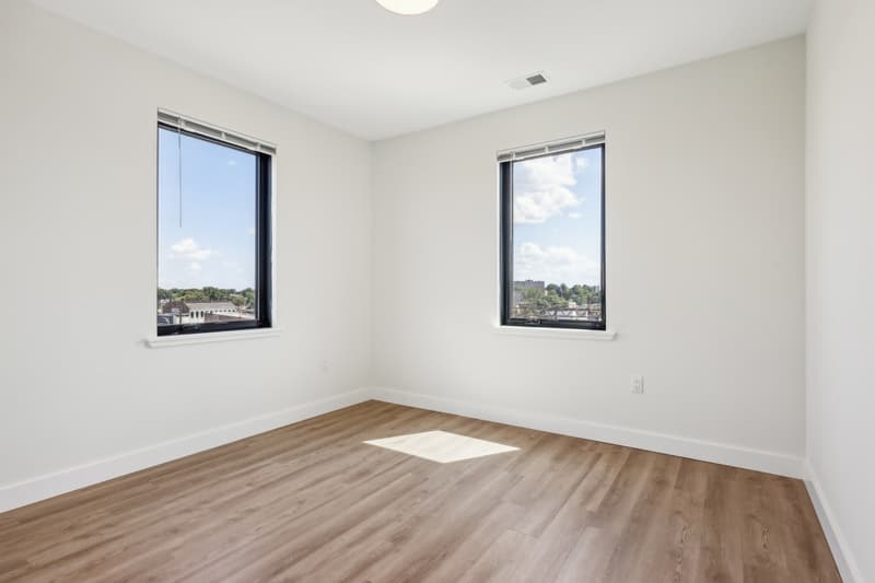 Orange Condo: 49s Day St. - 311