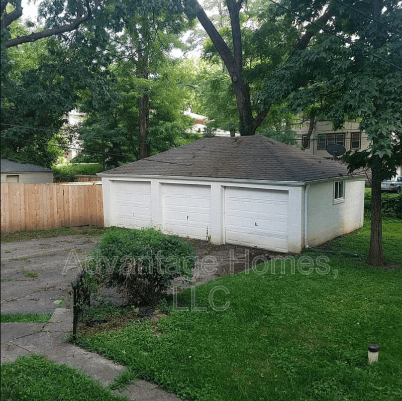Kansas City House: 415 East 63rd Ter